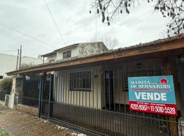Casa de 4 ambientes, Almirante Brown · Chalet Reciclado a Nuevo