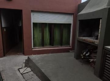 PH · 55m² · 3 Ambientes · PH de 3 Ambientes Interno, en Uruguay Al 2500.