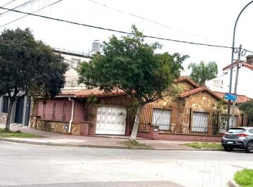 Casa · 141m² · 3 Ambientes · 2 Cocheras · Casa en Venta en Exelente Ubicacion