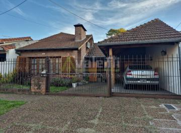 Casa de 4 ambientes, Hurlingham · Chalet 4 Ambientes en Venta con Cochera y Jardin, Apto Credito, Parque Johnston, Hurlingham