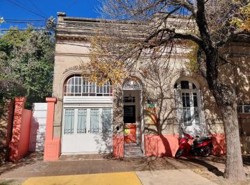 Oficina comercial · 301m² · 8 Ambientes · Inmueble Céntrico Apto Para Consultorios