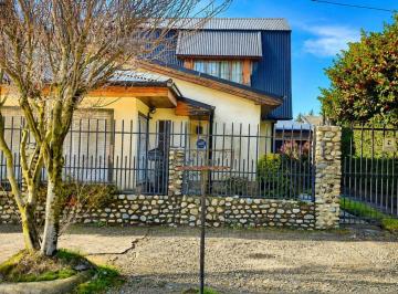 Casa · 253m² · 7 Ambientes · 2 Cocheras · Venta de Casa Para Institucion o Familiar