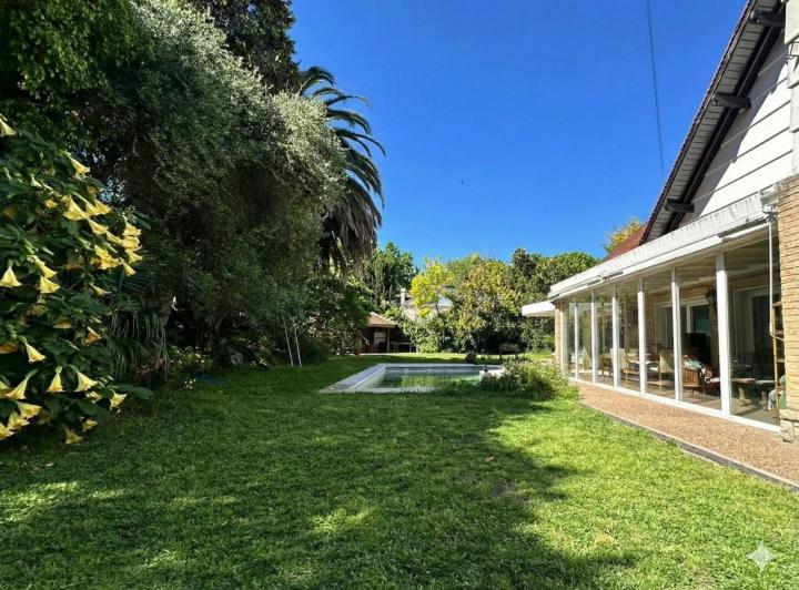 Terreno · 434m² · 9 Ambientes · 3 Cocheras
