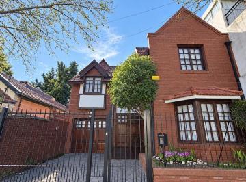 Casa · 227m² · 5 Ambientes · 3 Cocheras · Casa 5 Ambientes, 3 Plantas, Jardín y Pileta en Venta - Apta Credito - Quilmes