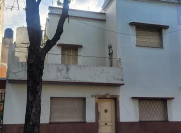 Casa · 120m² · 4 Ambientes · Casa en Liniers Ex Municipal 5 Ambientes Oprtunidad!