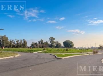 Terreno · 383m² · Terreno en Pilar