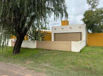 Casa de 1 ambiente, Río Ceballos · Casa Tres Dorm. con Gran Terreno