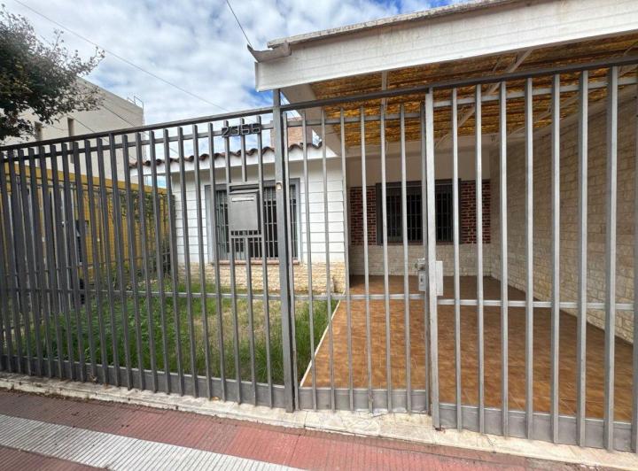 Casa · 220m² · 5 Ambientes · 1 Cochera