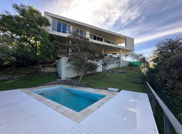 Casa · 300m² · 3 Ambientes · 3 Cocheras