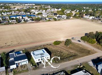 Terreno · 891m² · Lote en Venta en Costa Esmeralda Fondo a Cancha de Polo