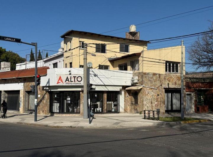 Casa · 200m² · 5 Ambientes · 1 Cochera