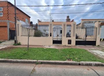 Casa · 196m² · 5 Ambientes · 1 Cochera · Casa en Venta 3 Dorm. Alberdi