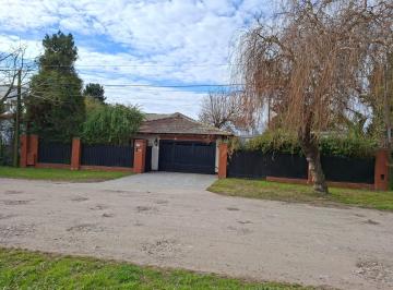 Casa · 240m² · 4 Ambientes · 2 Cocheras · Casa Venta Gonnet
