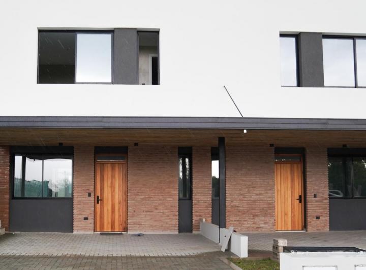 Casa · 140m² · 5 Ambientes · 4 Cocheras