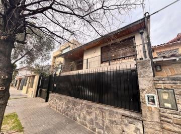 Casa de 6 ambientes, Vicente López · Impecable Casa en Alquiler en Olivos.