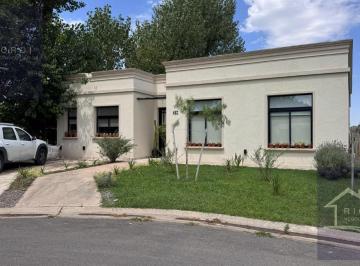 Casa · 160m² · 4 Ambientes · 2 Cocheras · Casa en Venta en Barrio Privado San Ramón, Pilar del Este.