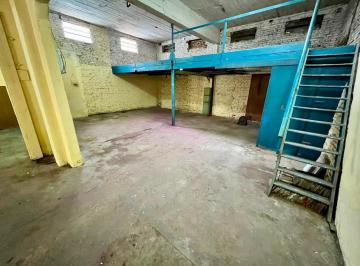 Bodega-Galpón · 300m² · 5 Ambientes · 1 Cochera · Casa con Galpón