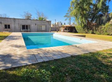 Casa · 150m² · 4 Ambientes · 3 Cocheras · Venta Casa con Gran Terreno en Chacras de Coria