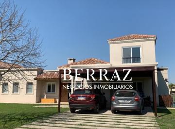 Casa · 230m² · 4 Ambientes · 2 Cocheras · Casa Alquiler Temporario 3 Dorm. 2300 m² Champagnat, Estancias del Pilar