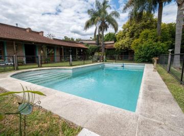 Casa · 260m² · 7 Ambientes · 4 Cocheras · Casa Quinta con Pileta en Colastiné Norte - 1319 m²