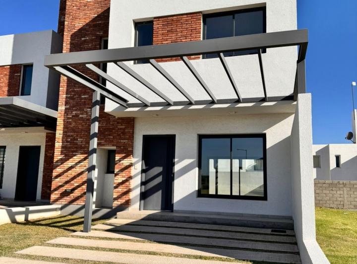 Casa · 145m² · 3 Dormitorios · 1 Cochera