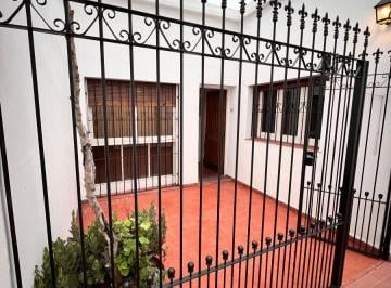 Departamento de 5 ambientes, Córdoba · PH en Venta - B° Gral Paz - 2 Dorm.