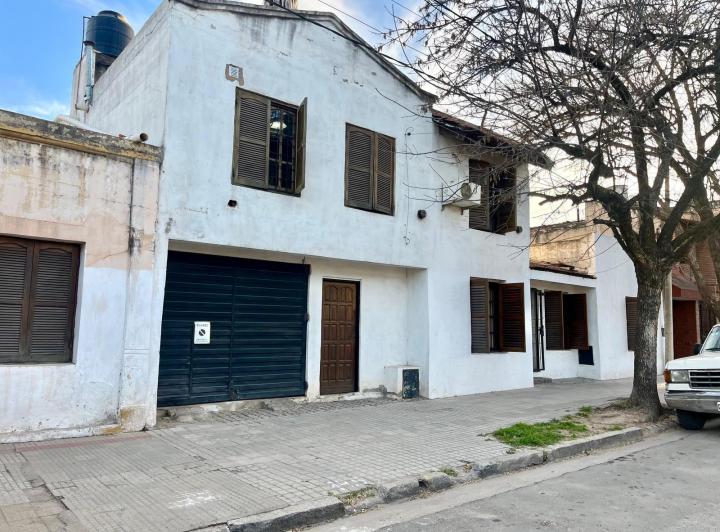 Casa · 322m² · 13 Ambientes · 1 Cochera