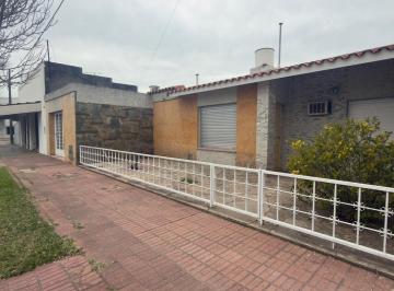 Casa · 235m² · 3 Dormitorios · 1 Cochera · Casa en Barrio Villa Rosas