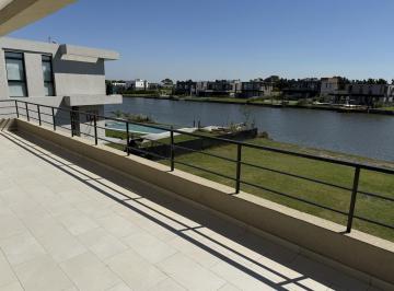 Casa · 200m² · 5 Ambientes · 3 Cocheras · Alquiler de Casa en Villalobos