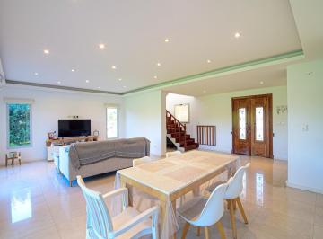 Casa · 212m² · 4 Ambientes · 4 Cocheras · Venta Casa 4 Ambientes 212,47 m² Jardin Parrilla Barrio Los Talas Canning