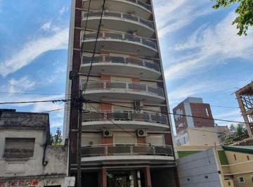 Departamento de 3 ambientes, Lanús · Excelente Semipiso Al Frente con Cochera y Baulera en Lanusita