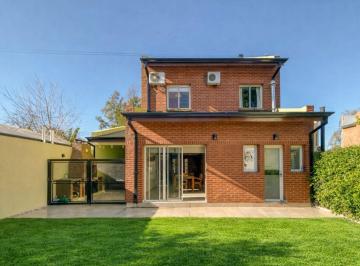 Casa · 209m² · 5 Ambientes · 3 Cocheras · Casas en Venta en City Bell Entre Caminos