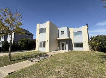 Casa · 190m² · 5 Ambientes · 4 Cocheras · Casa en Venta Barrio Vista, Puertos del Lago 3 Dorm.