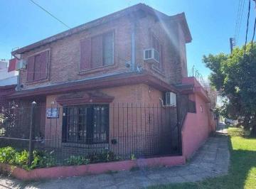 Casa · 162m² · 6 Ambientes · 2 Cocheras · Venta Casa 4 Dorm., Los Polvorines Centro
