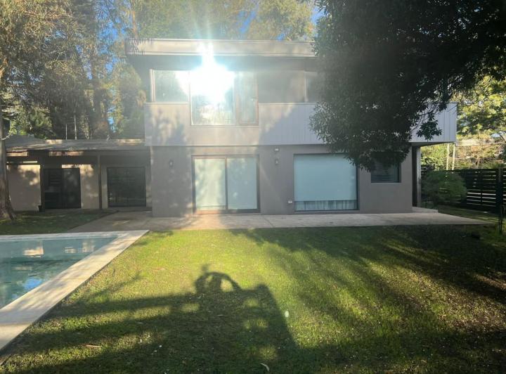 Casa · 250m² · 6 Ambientes