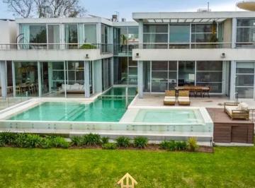 Casa de 8 ambientes, Tigre · Casa a La Laguna en Santa Bárbara | 600 m², Muelle y Pileta Infinita