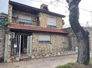 Casa · 160m² · 4 Ambientes · 1 Cochera · Casa en La Plata