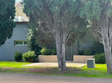Casa de 4 ambientes, Berazategui · Hermosa Casa Moderna y Luminosa en Barrio Ranelagh Golf