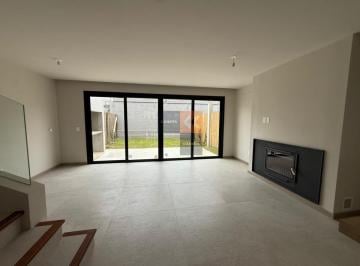 Foto1 · Venta Casa de 3 Dorm. + Jardín con Parrillero en Carrasco