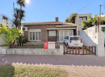Casa · 161m² · 3 Dormitorios · 2 Cocheras · Casa en Venta Rosario, Alberdi.