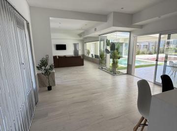 Casa · 1800m² · 12 Ambientes · 2 Cocheras · Alquiler: Puerto Roldan | Piscina Climatizada