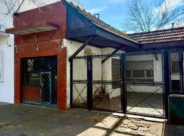 Casa de 2 ambientes, San Isidro · En Excelente Ubicación, Casa con Local, Ideal Uso Profesional.