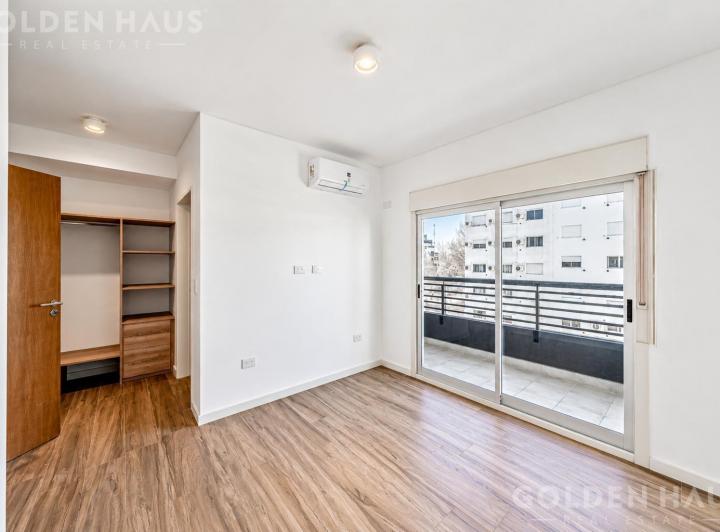 Venta Departamento Tres Ambientes con Cochera en Parque Cha
