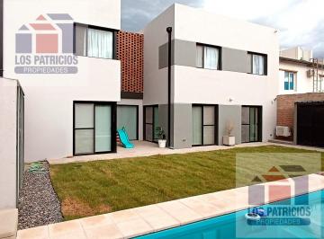 Casa · 224m² · 4 Ambientes · 2 Cocheras · Casa en Cipolletti