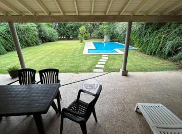 Casa · 230m² · 4 Ambientes · 1 Cochera · Alquiler Casa 4 Ambientes con Pileta y Jardin en El Lauquen Club de Campo, Canning
