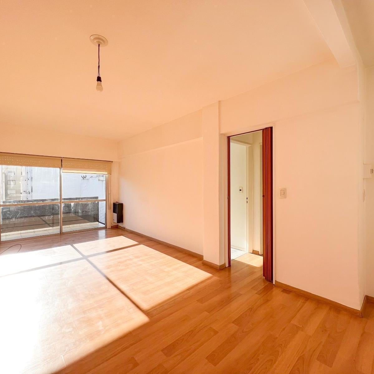 Alquiler 24 meses / semipiso 2 ambientes al frente con balcón