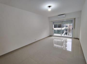 Departamento · 75m² · 3 Ambientes · Alquiler 3 Amb C/depen Luminoso A/prof Impecable!