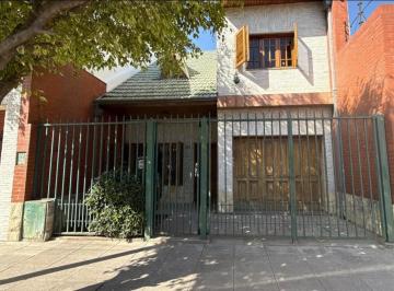 Casa · 138m² · 5 Ambientes · 1 Cochera · Casas - Chalet - Lanús - Este, Gran Bs. As. Sur