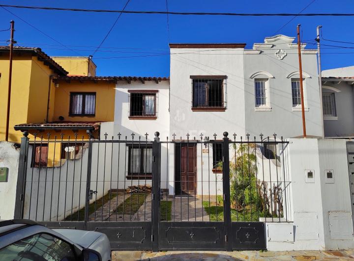 Casa · 74m² · 5 Ambientes · 1 Cochera