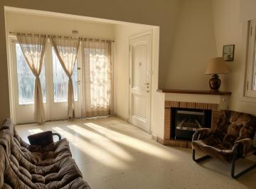 PH · 111m² · 3 Ambientes · 1 Cochera · PH en Caseros